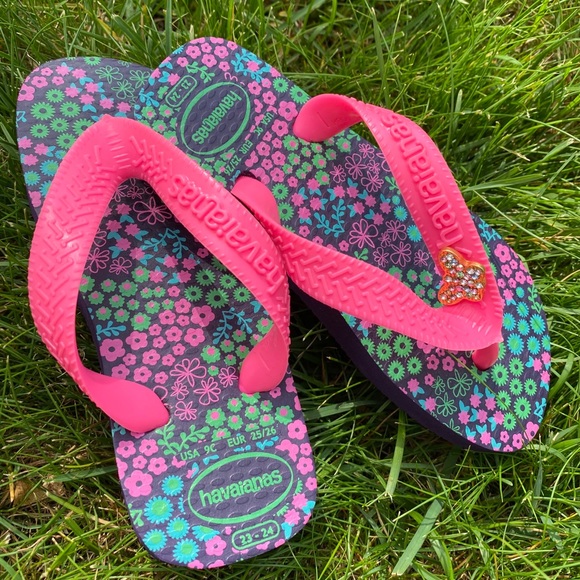 Havaianas Girls Flip Flops w/Charm - Picture 2 of 5